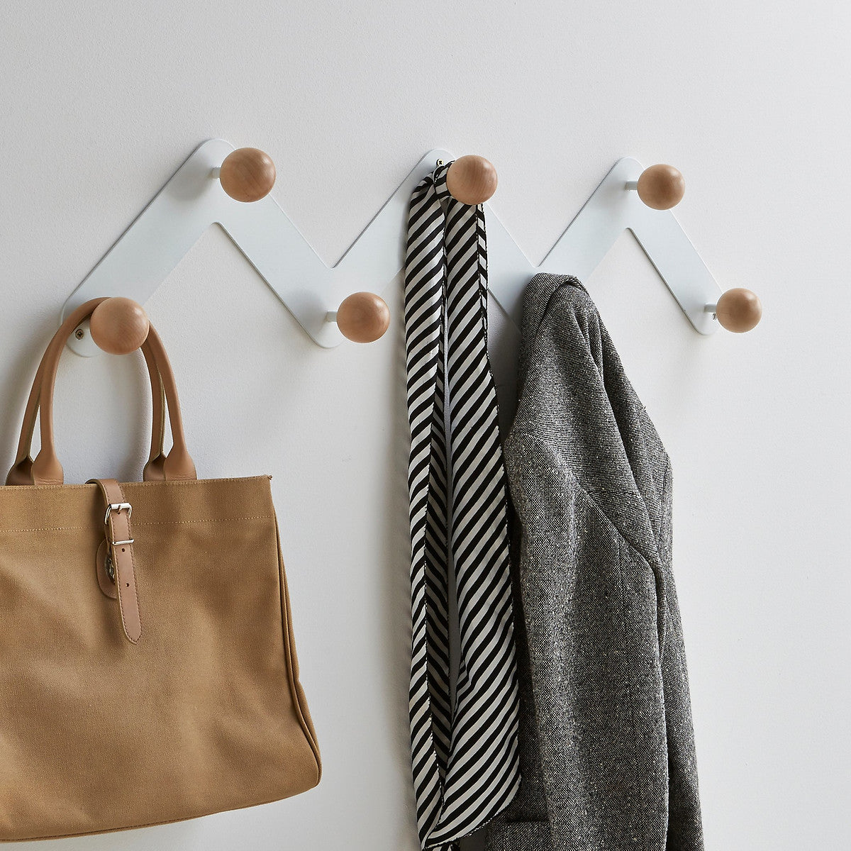 Porte-manteaux mural Agama avec 7 patères